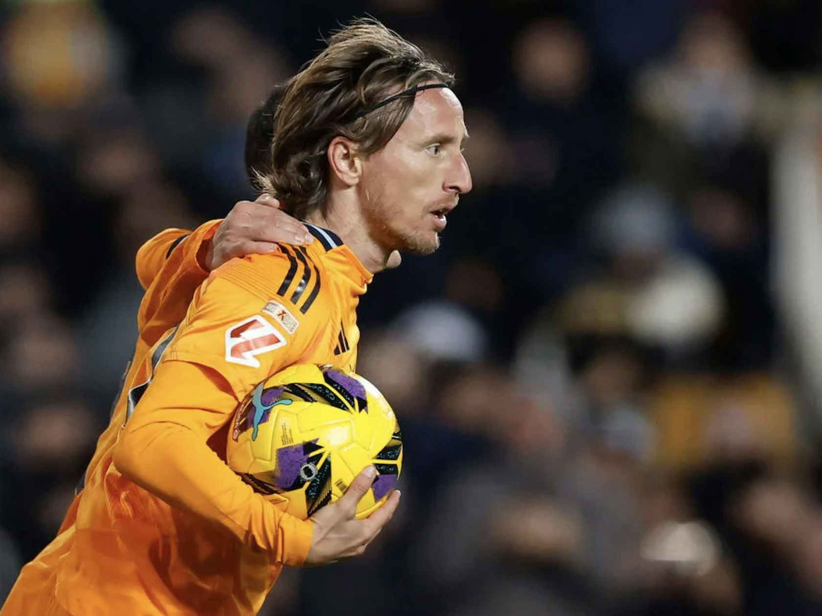 美记：马刺不愿放弃卡斯尔和哈珀，即便交易对象是字母哥