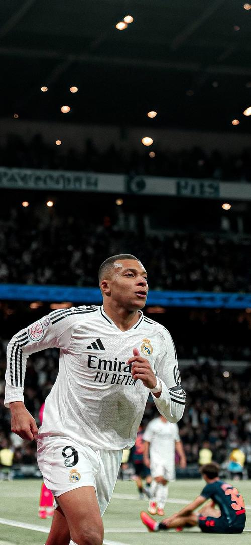 从此便是贝爵爷，英媒：贝克汉姆今日正式被授予爵士头衔