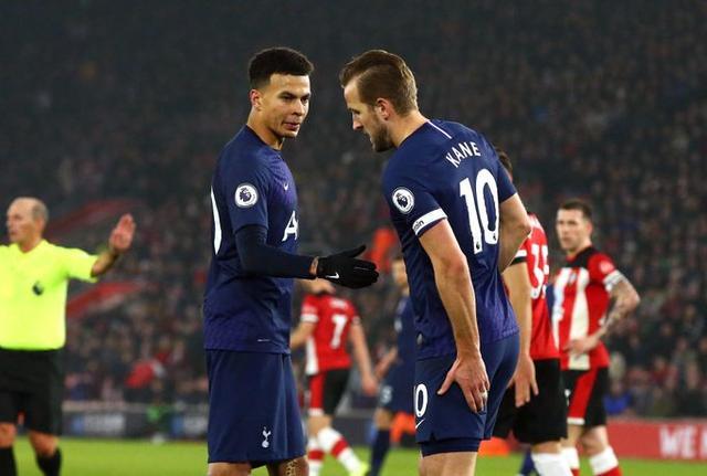 气炸了！被出示7黄3红 皇马TV炮轰主裁：不能接受，内格雷拉附体