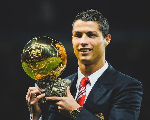 阿圭罗：阿根廷能赢2026世界杯；梅西是巴萨队史最重要的球员