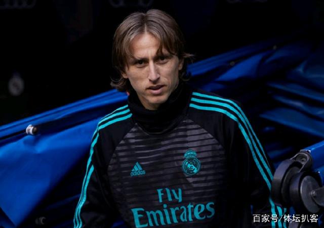 新鹏城推出与深圳本土潮流品牌COSTS联名限定球衣，售价799元