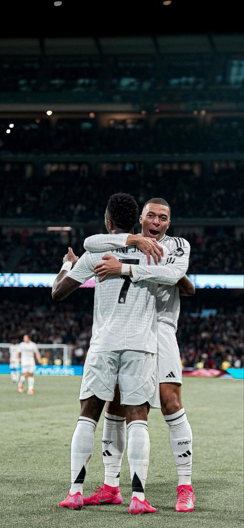 篮球湖人球员恢复训练，状态良好